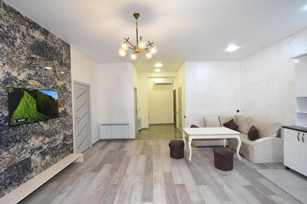 New Apartment In Downtown Yerevan Ngoại thất bức ảnh